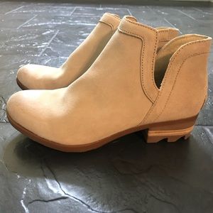 Sorel Lolla™️ Cut-Out Bootie - NEVER WORN